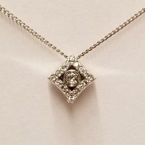 Square cubic zirconia pendant necklace. Illumina petite